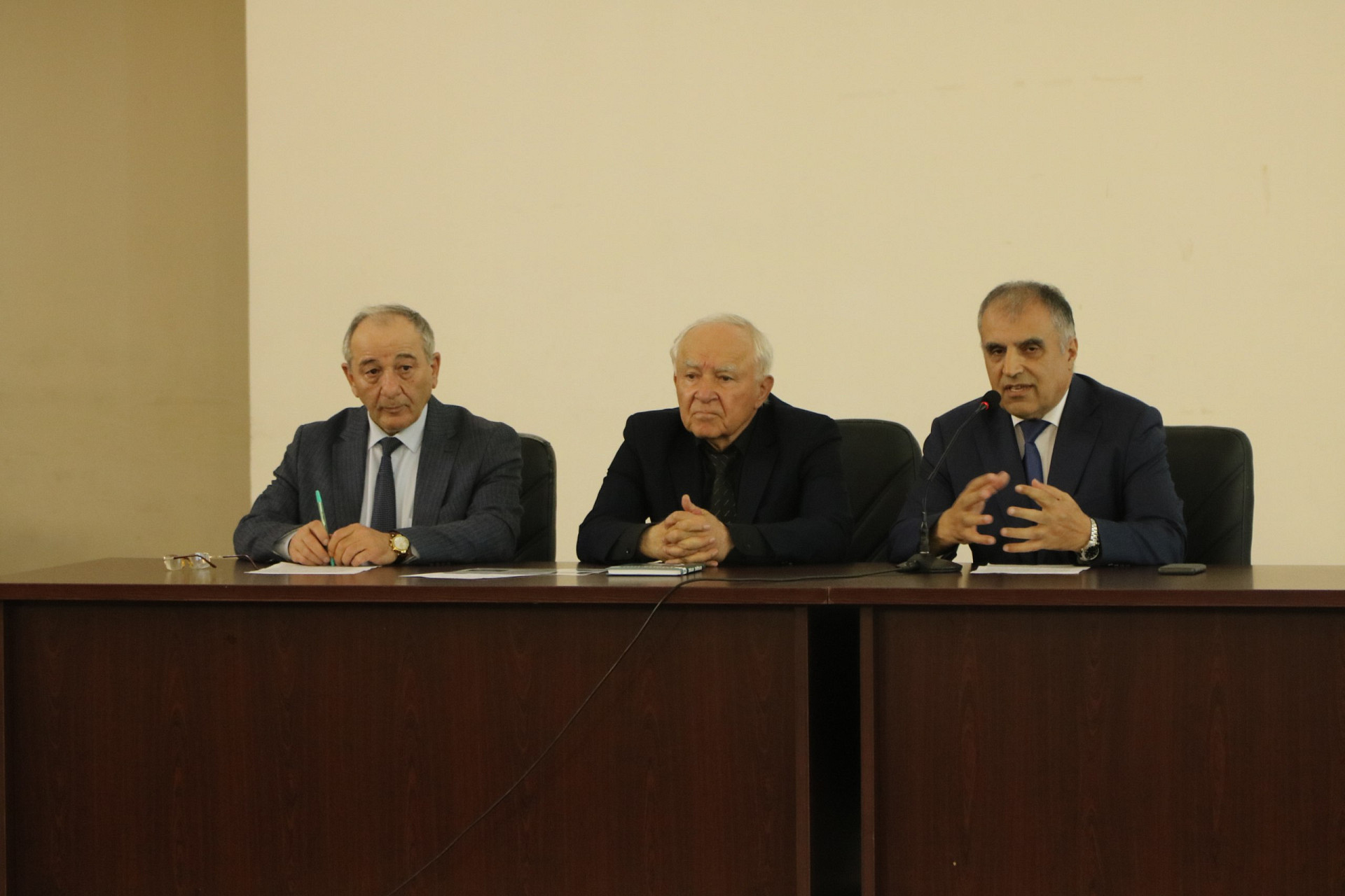 Студенты ДГУ встретились с профессором Шамилем Алиевым